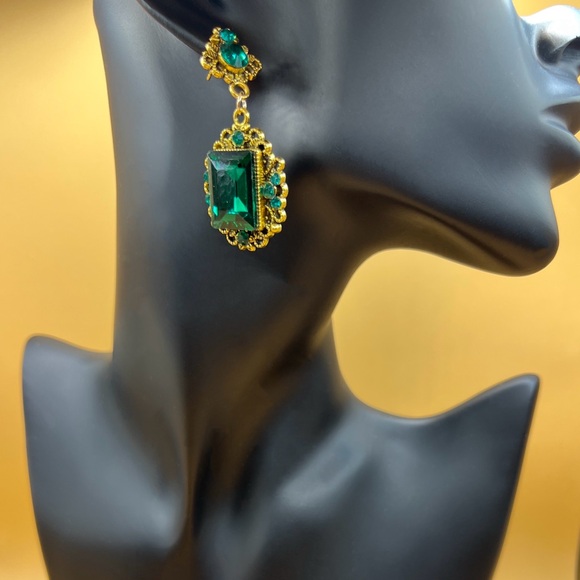 Golden Byrdies Earrings✨ - Picture 2 of 6